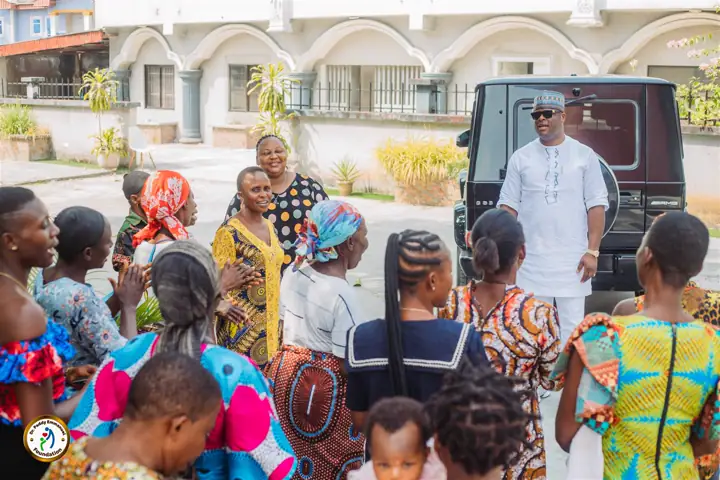 Gift of Love beneficiaries and volunteers